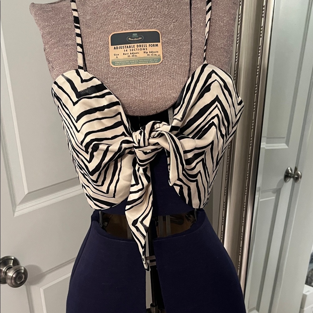 Beach Bunny Black and White Zigzag Crop Too